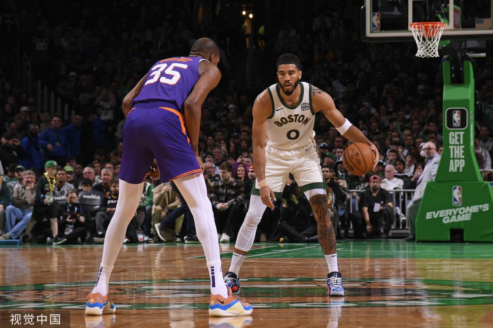 他再次站在 他再次站在